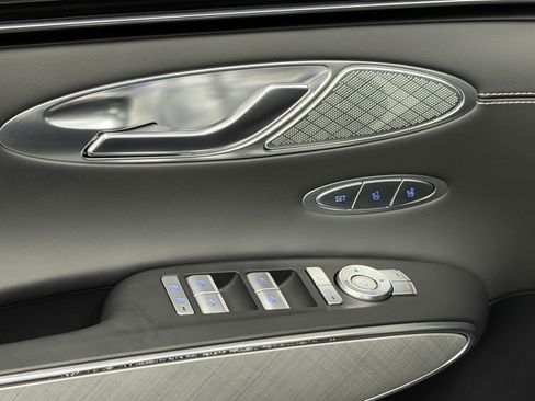 Used 2025 Genesis Electrified GV70 Advanced image 21