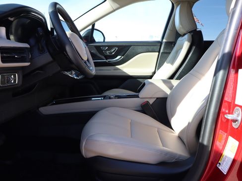 Used 2025 Lincoln Corsair FWD image 9