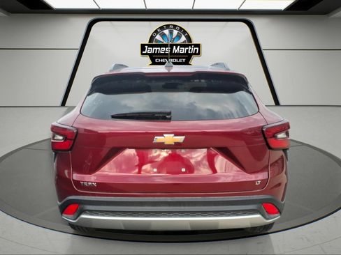 Used 2025 Chevrolet Trax LT FWD image 5