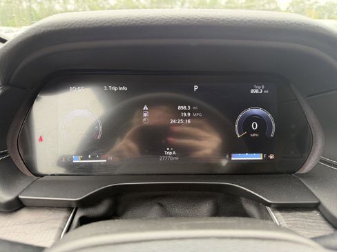 Certified 2023 Jeep Grand Cherokee Limited w/ Luxury Tech Group II AWD/4WD image 10
