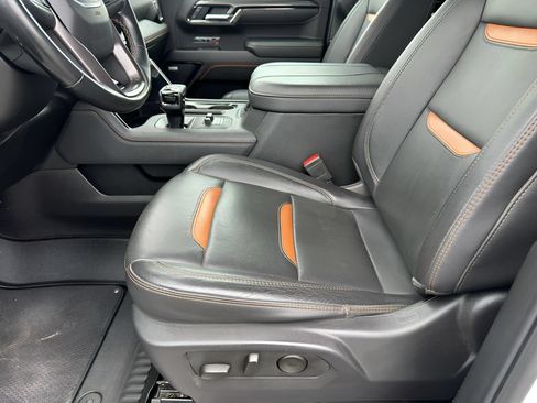 Used 2025 GMC Sierra 1500 AT4 w/ AT4 Premium Package AWD/4WD image 10