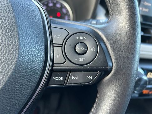 Used 2020 Toyota RAV4 XLE Premium image 20