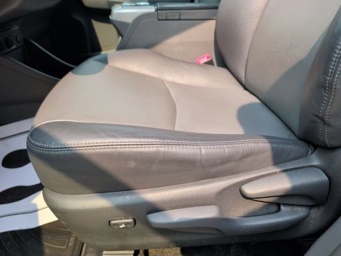 Used 2014 Toyota Prius V Five FWD image 9