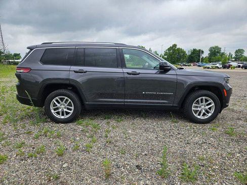Used 2022 Jeep Grand Cherokee L Laredo w/ Luxury Tech Group I AWD/4WD image 8