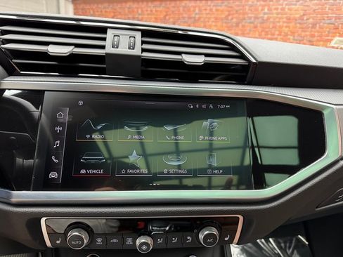 Used 2024 Audi Q3 2.0T Premium image 18