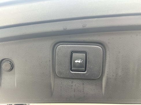 Used 2018 Nissan Murano SL w/ Moonroof Package image 13