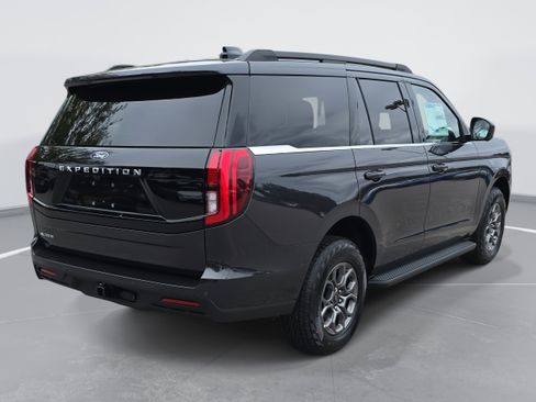New 2025 Ford Expedition Active image 5