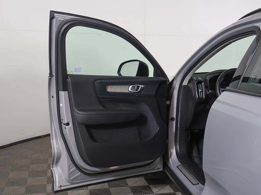 Used 2023 Volvo XC40 B5 Plus w/ Climate Package AWD/4WD image 20