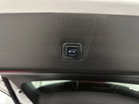 Used 2022 Chevrolet Traverse High Country image 42