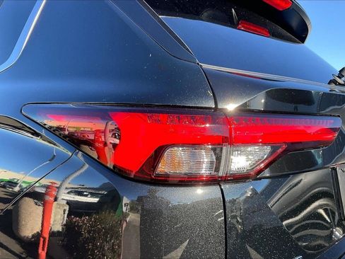 Used 2024 Mitsubishi Outlander SE image 24