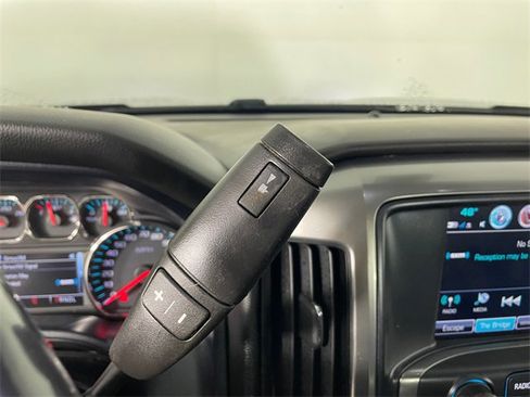 Used 2018 Chevrolet Silverado 1500 LT w/ LT Eassist Package image 9