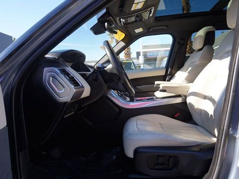 Used 2020 Land Rover Range Rover Sport HSE image 17