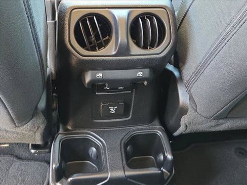 Used 2020 Jeep Wrangler Unlimited Sahara AWD/4WD image 16