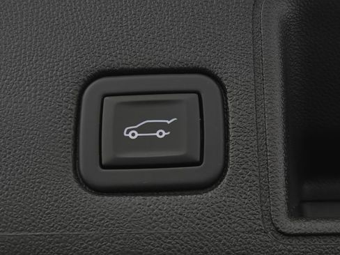 Used 2024 GMC Terrain SLT image 13