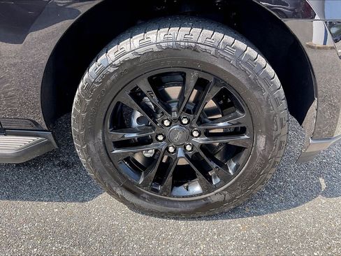 Used 2024 Ford Expedition XLT AWD/4WD image 8