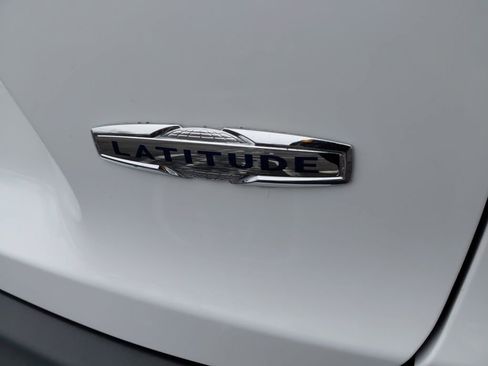 Used 2019 Jeep Cherokee Latitude Plus w/ Comfort/Convenience Group image 12