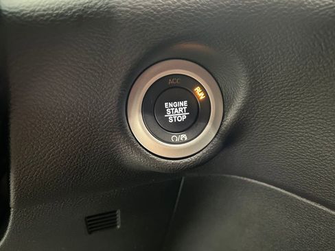 Used 2025 Chrysler Pacifica Select FWD image 51