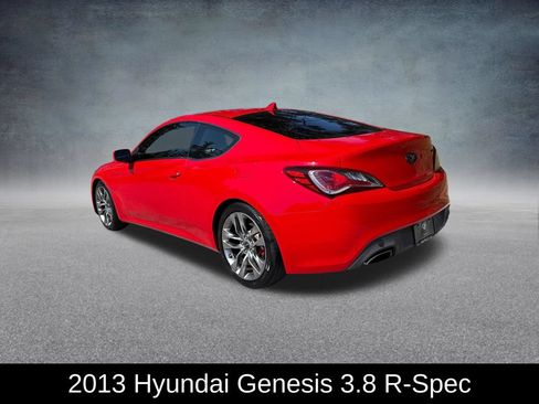 Used 2013 Hyundai Genesis 3.8 RWD image 3