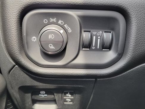 Used 2025 RAM 1500 Big Horn AWD/4WD image 15