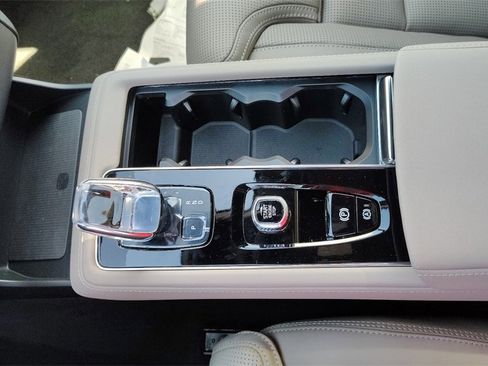 New 2026 Volvo XC90 B6 Ultra image 22