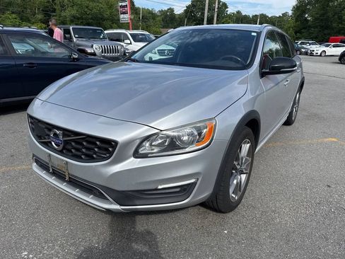 Used 2018 Volvo V60 T5 Cross Country w/ Convenience Package image 1
