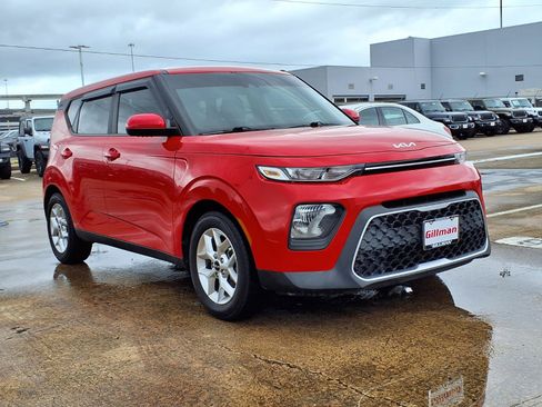 Used 2022 Kia Soul LX w/ Technology Package FWD image 2