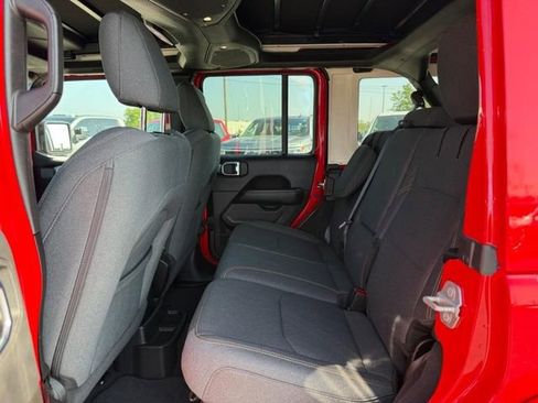 Used 2025 Jeep Wrangler Unlimited Sahara w/ Safety Group AWD/4WD image 10