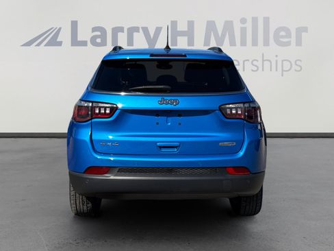 Used 2022 Jeep Compass Latitude w/ Sun and Sound Group AWD/4WD image 4
