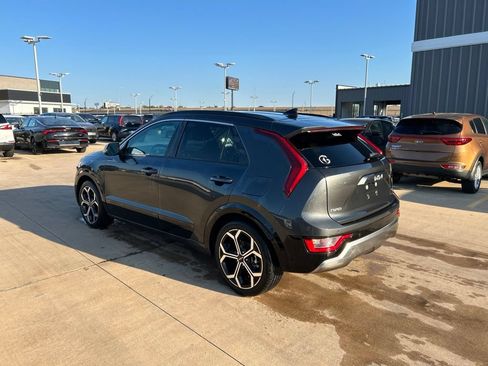 Used 2023 Kia Niro EX Touring FWD image 2
