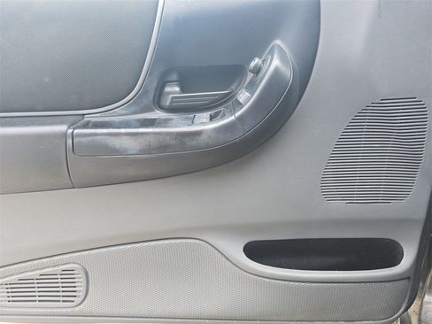 Used 2010 Ford Ranger XLT image 23