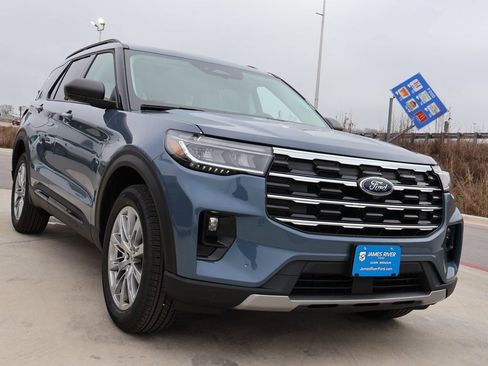 New 2026 Ford Explorer Active w/ Active Comfort Package AWD/4WD image 6