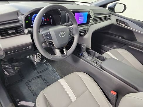Used 2025 Toyota Camry SE FWD image 18