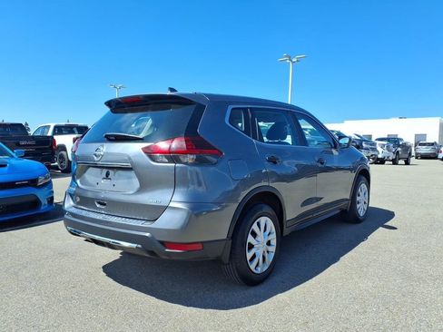 Used 2019 Nissan Rogue S image 4