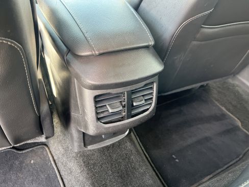 Used 2016 Ford Fusion SE w/ Equipment Group 202A image 11