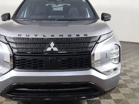 Used 2024 Mitsubishi Outlander SE Black Edition image 15