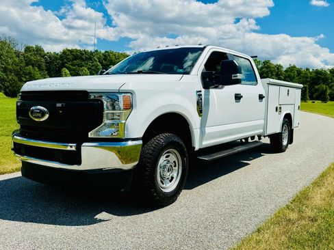 Used 2022 Ford F250 XL w/ Power Equipment Group AWD/4WD image 1
