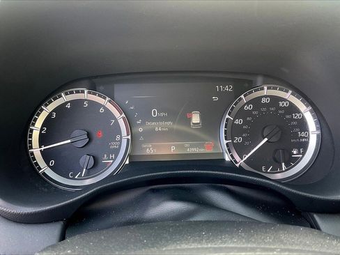 Used 2024 Toyota Highlander LE image 20