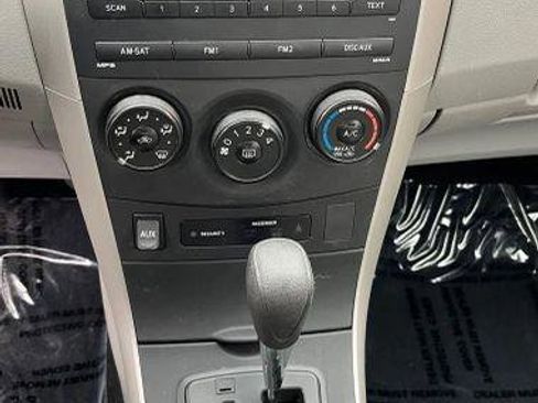 Used 2013 Toyota Corolla L FWD image 23