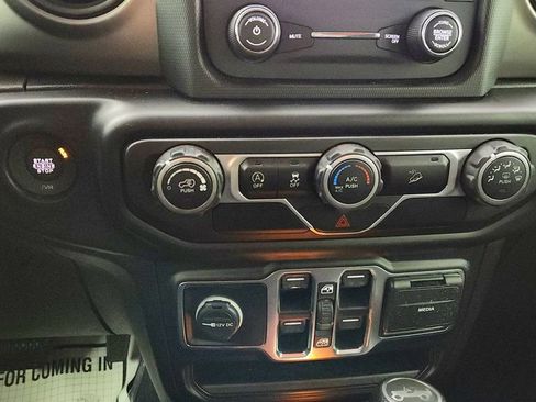 Used 2020 Jeep Wrangler Unlimited Sport S image 17