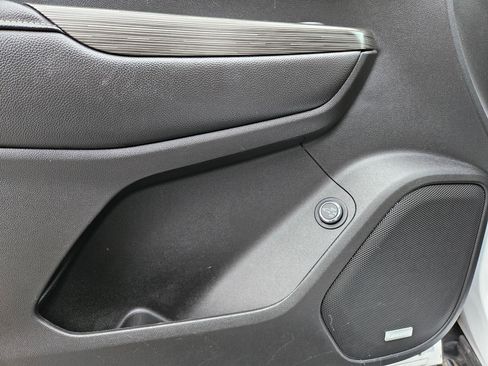 Used 2019 GMC Acadia SLT image 16