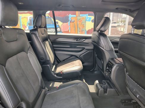 Used 2023 Jeep Grand Cherokee L Laredo AWD/4WD image 16