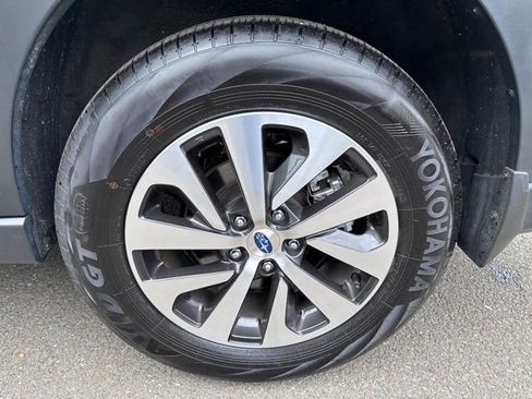 Used 2025 Subaru Outback Premium AWD/4WD image 32