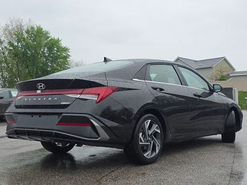 New 2026 Hyundai Elantra Limited FWD image 17