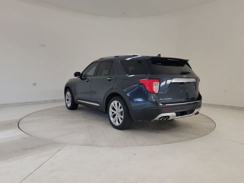 Used 2022 Ford Explorer Platinum w/ Equipment Group 601A RWD image 3