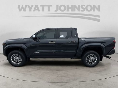 Used 2025 Toyota Tacoma Limited AWD/4WD image 2