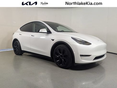 Used 2024 Tesla Model Y Long Range AWD/4WD image 1