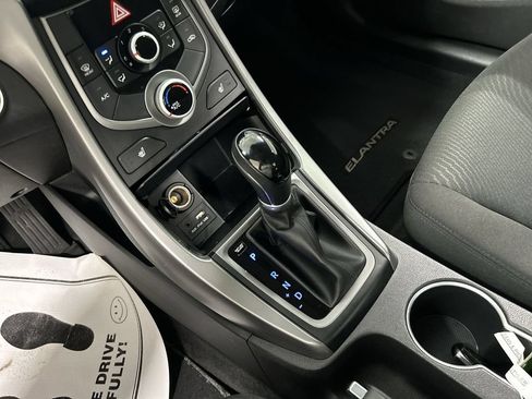 Used 2016 Hyundai Elantra Value Edition FWD image 17