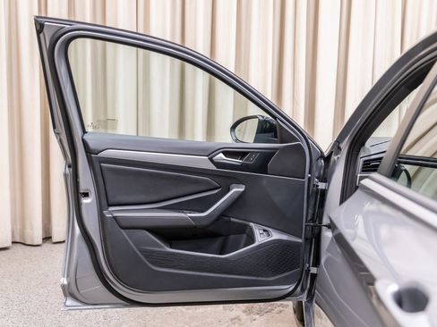 Used 2024 Volkswagen Jetta Sport image 8