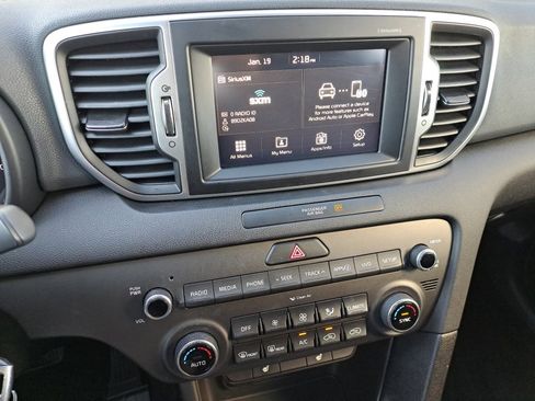 Used 2018 Kia Sportage LX w/ LX Technology Package image 31