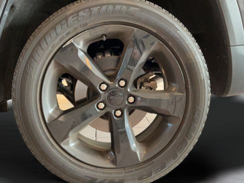 Used 2023 Jeep Grand Cherokee Altitude RWD image 44